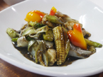 海鮮と夏野菜のイカスミ入り豆豉炒め