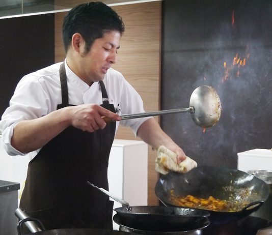 原宿「四川料理 龍の子」崎原朝也（さきはらともや）シェフ