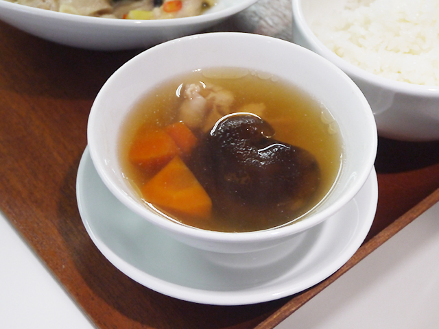 山菜入り中華風蒸しスープ