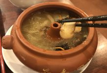 四谷三丁目「日興苑 食彩雲南」の特製汽鍋スープ350円