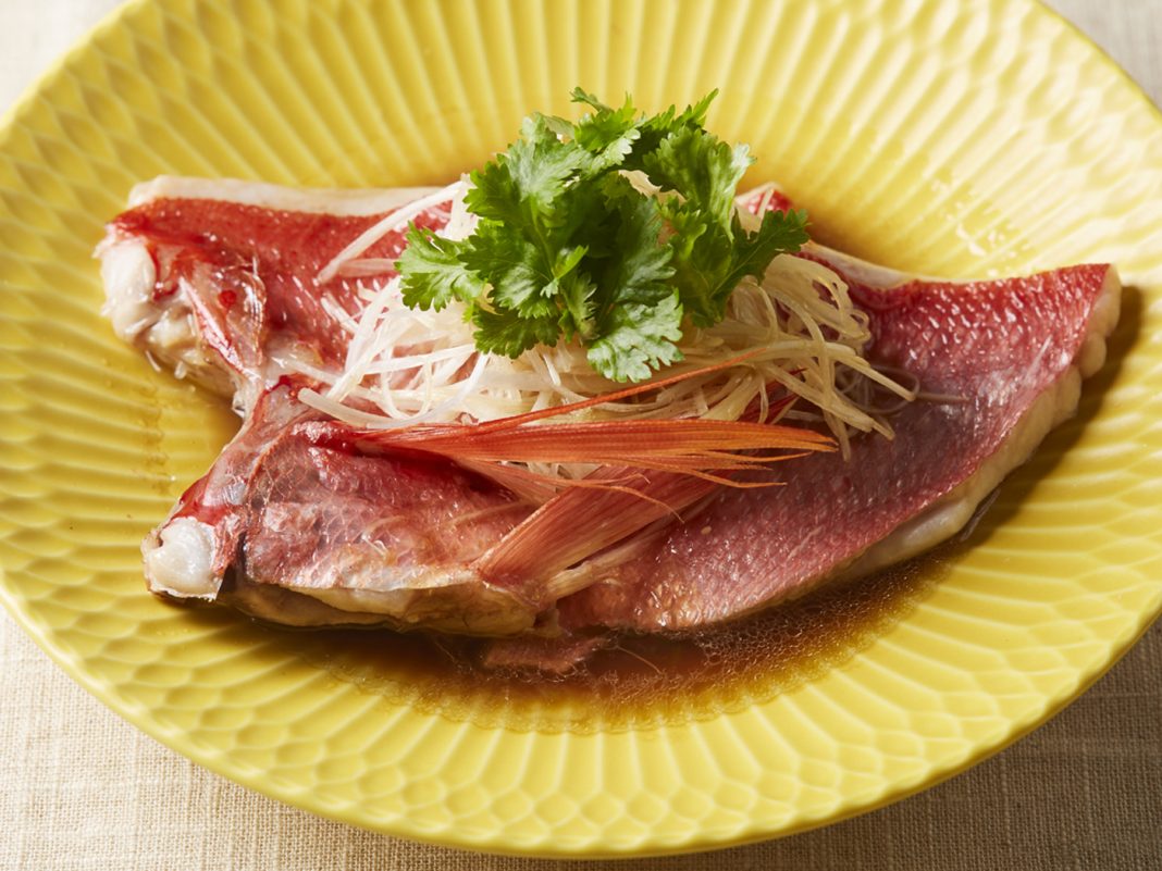 あの香港で食べた蒸し魚「清蒸魚」をレンジを使って5分で再現！ | 80C